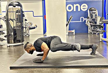PT Demonstrating Spider-man Push Ups